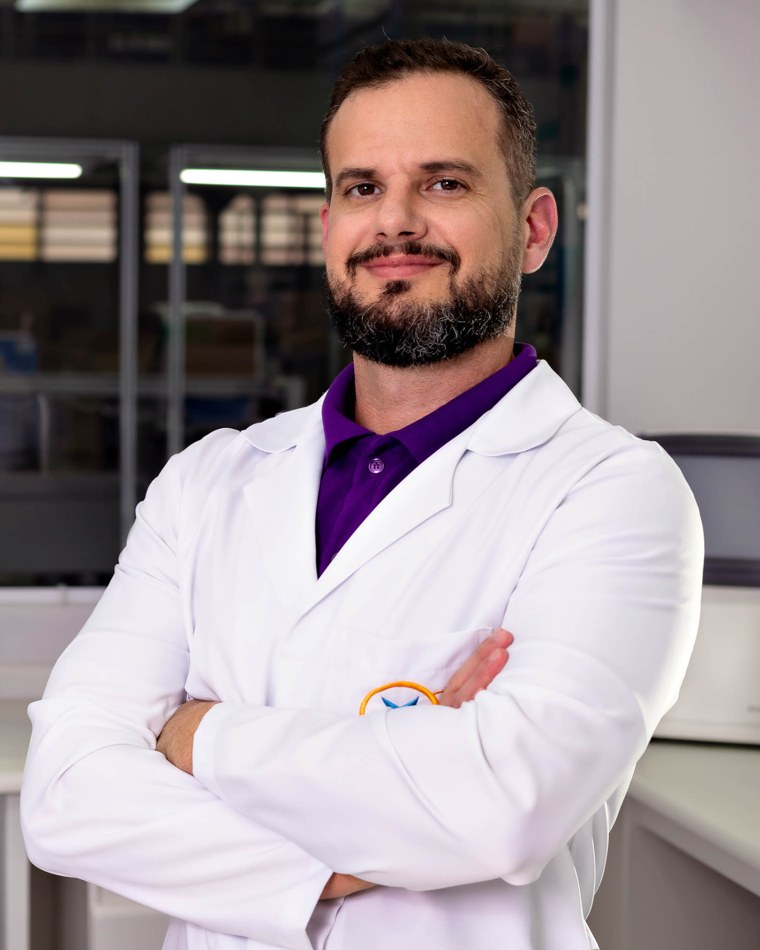 Eduardo Castan em laboratório